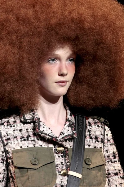 Look 32
